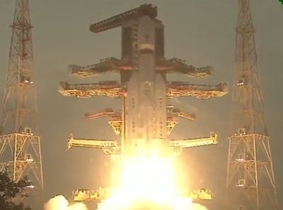 ರಕ್ಷಣಾ ಕ್ಷೇತ್ರದ ದೊಡ್ಡ ಮೈಲಿಗಲ್ಲು : ದೈತ್ಯ ಸಂವಹನ ಉಪಗ್ರಹ ಹೊತ್ತೊಯ್ದ ಇಸ್ರೋದ ಎಲ್ವಿಎಂ3-ಎಂ5  