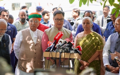 ಭಯೋತ್ಪಾದಕ ಪದ ಬಳಕೆ : ಬಿಜೆಪಿ ನಿಯೋಗದಿಂದ ಮಲ್ಲಿಕಾರ್ಜುನ ಖರ್ಗೆ ವಿರುದ್ಧ ಚುನಾವಣಾ ಆಯೋಗಕ್ಕೆ ದೂರು 