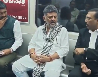 ಕನಕಪುರಕ್ಕೆ ಹೋಗಲು ಟ್ರಾಫಿಕ್ ಸಮಸ್ಯೆ ಉಂಟುಮಾಡದೆ, ನಮ್ಮ ಮೆಟ್ರೋದಲ್ಲಿ ಪ್ರಯಾಣಿಸಿದ ಸಿಎಂ ಡಿಕೆಶಿ 