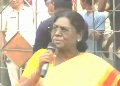 ಪಶ್ಚಿಮ ಬಂಗಾಳ ಟಿಎಂಸಿ ಸರ್ಕಾರವನ್ನು ಆಡಳಿತದ ಕಾಳಜಿಗಳ ಬಗ್ಗೆ ಟೀಕಿಸಿದ ರಾಷ್ಟ್ರಪತಿ ಮುರ್ಮು  